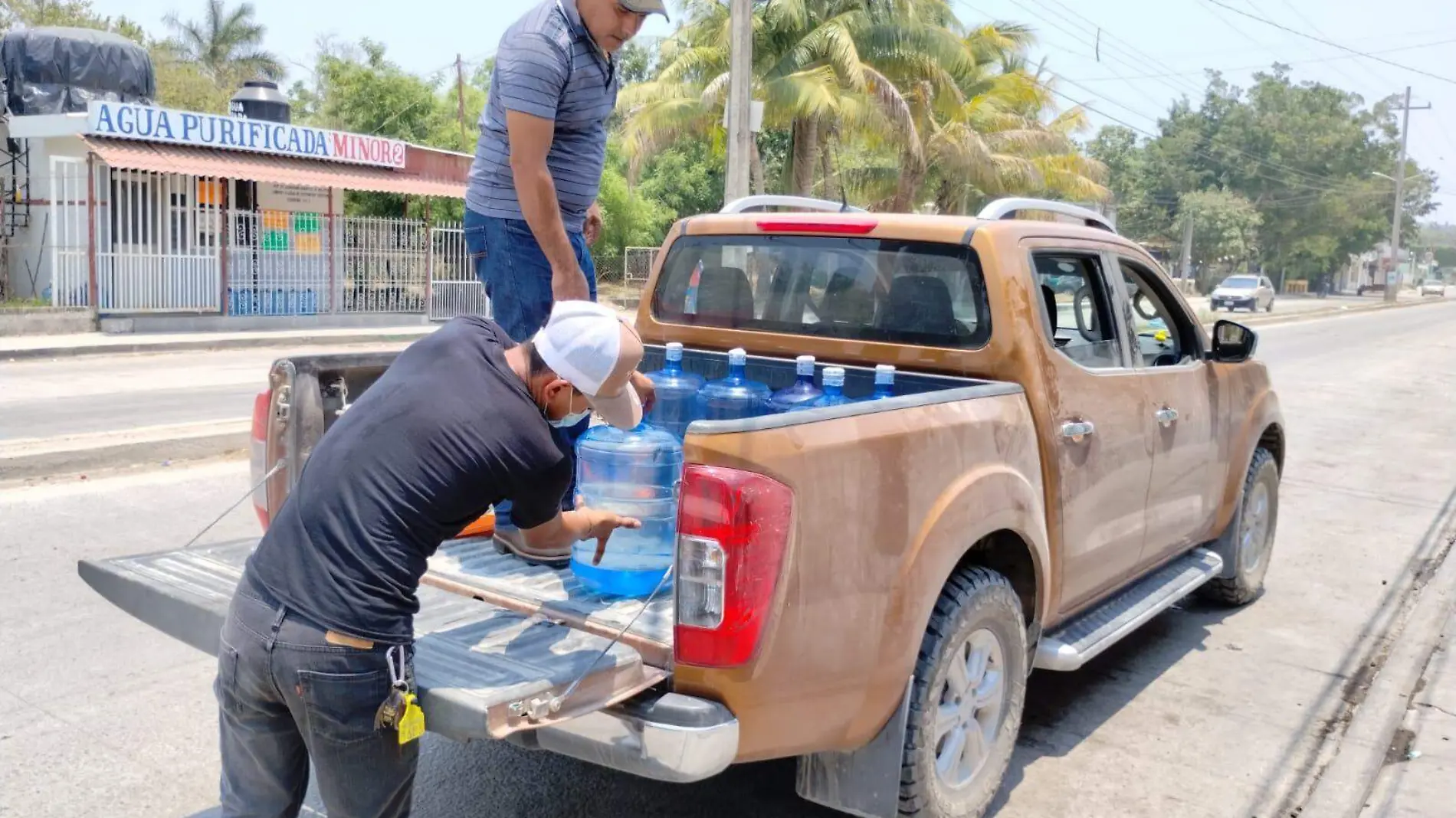 Crisis de agua en Tampico Familias viajan a San Luis Potosí por agua purificada Gustavo García (2)